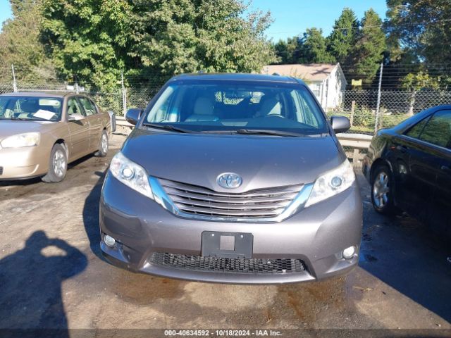 5TDYZ3DC4HS886928 Toyota Sienna Xle 8 Passenger