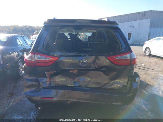 5TDYZ3DC4HS886928 Toyota Sienna Xle 8 Passenger
