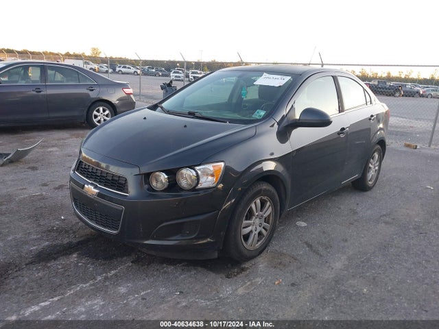 Chevrolet Sonic Lt Auto 2015 1G1JC5SH2F4209472 Image 2
