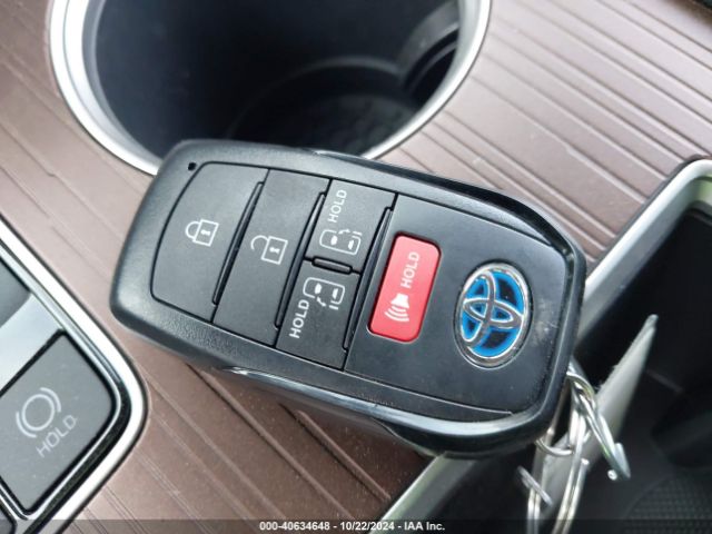 5TDKSKFC9RS145533 Toyota SIENNA LE