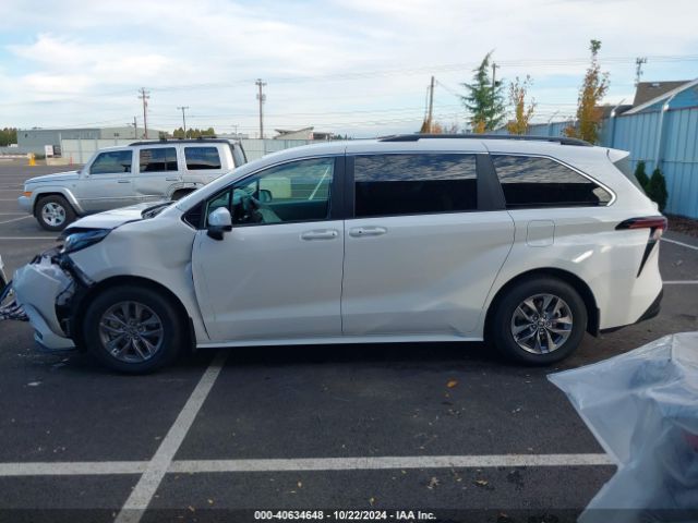 5TDKSKFC9RS145533 Toyota SIENNA LE