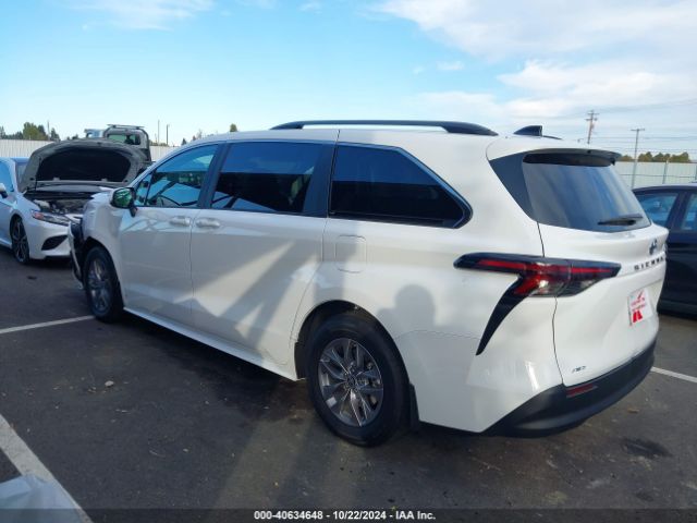 5TDKSKFC9RS145533 Toyota SIENNA LE