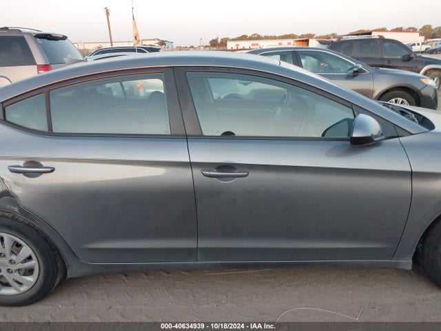 Hyundai ELANTRA SE 2018 5NPD74LF0JH390686 Image 13