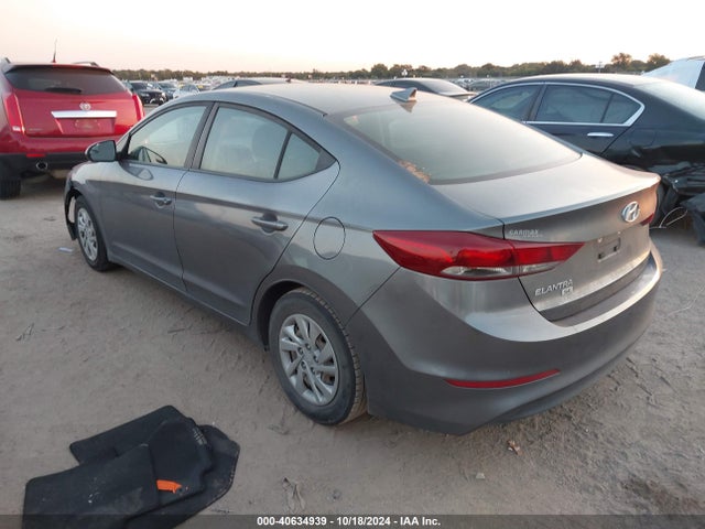 Hyundai ELANTRA SE 2018 5NPD74LF0JH390686 Image 3