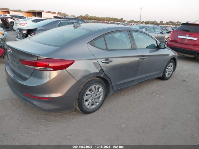 Hyundai ELANTRA SE 2018 5NPD74LF0JH390686 Image 4