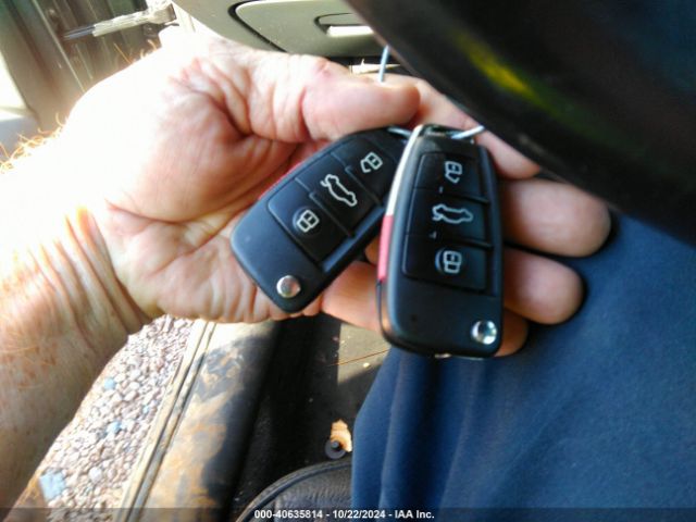 WA1BCCFS8HR008763 Audi Q3 2.0t Premium