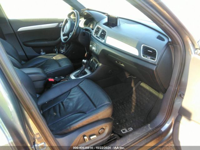 WA1BCCFS8HR008763 Audi Q3 2.0t Premium