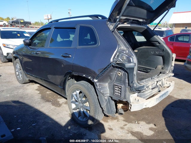 1C4PJLCB1JD588060 Jeep Cherokee Latitude Tech Connect Fwd