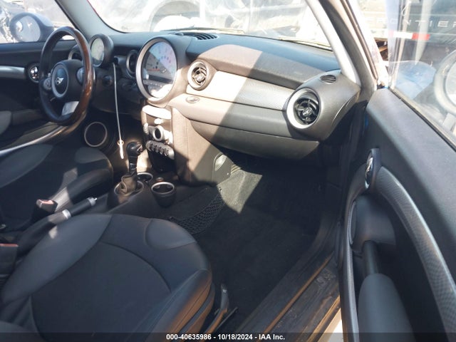 2007 MINI COOPER S WMWMF73597TL88660 Photo 4