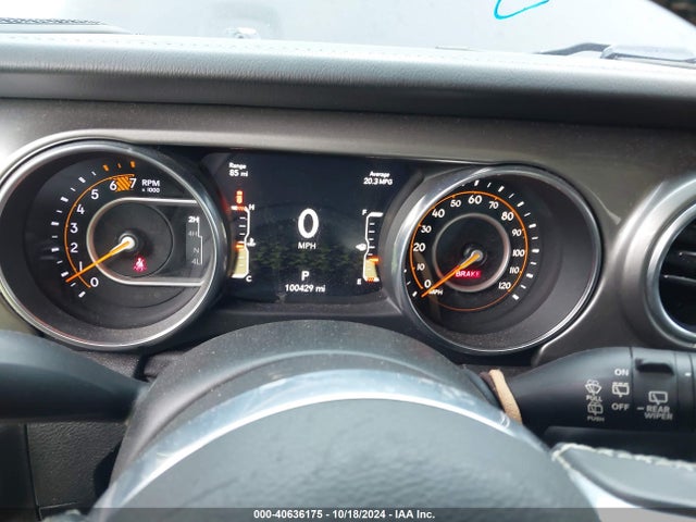 1C4HJXEN5JW232458 Jeep Wrangler Unlimited Sahara 4x4