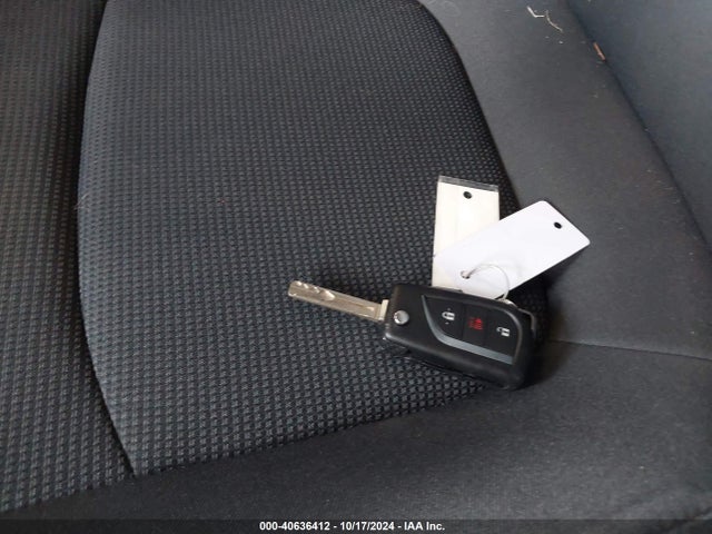2T3G1RFV4NC283266 Toyota RAV4 LE