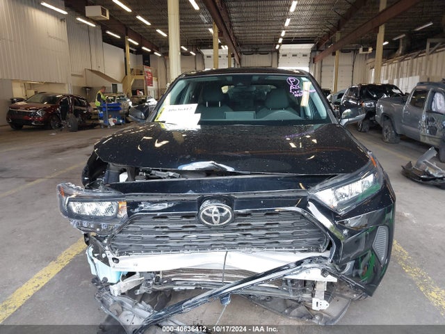 2T3G1RFV4NC283266 Toyota RAV4 LE