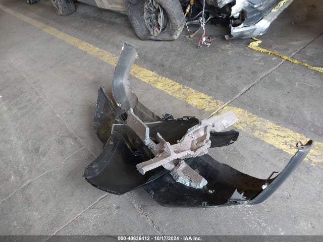 2T3G1RFV4NC283266 Toyota RAV4 LE