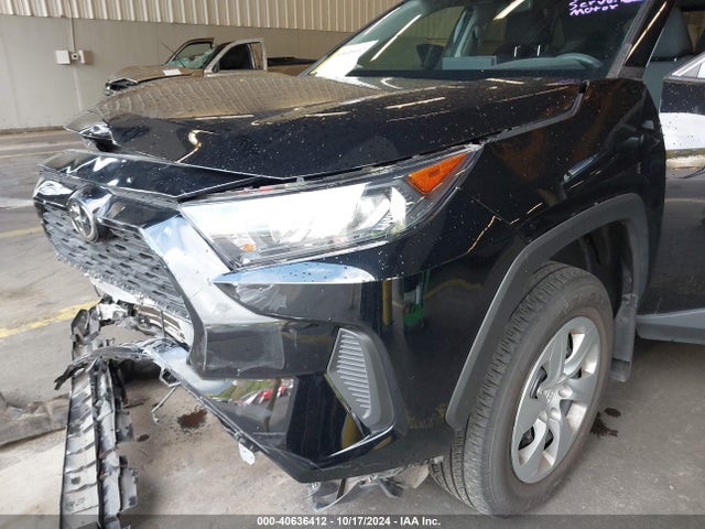 2T3G1RFV4NC283266 Toyota RAV4 LE