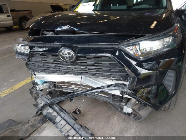 2T3G1RFV4NC283266 Toyota RAV4 LE