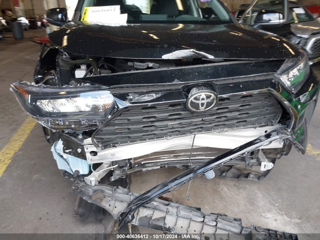 2T3G1RFV4NC283266 Toyota RAV4 LE