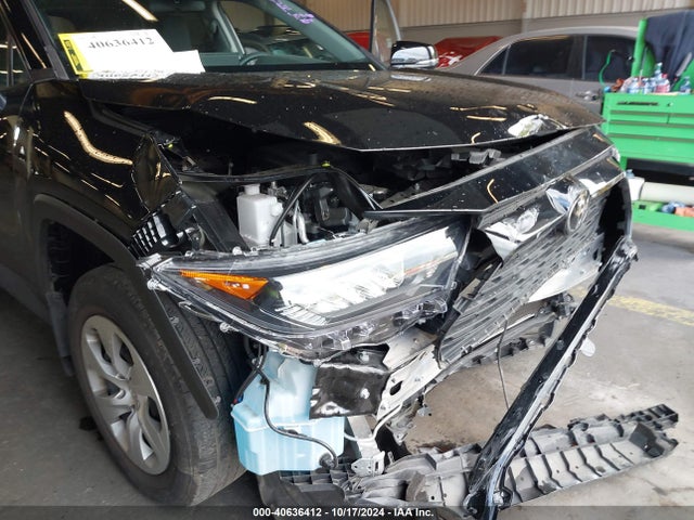 2T3G1RFV4NC283266 Toyota RAV4 LE