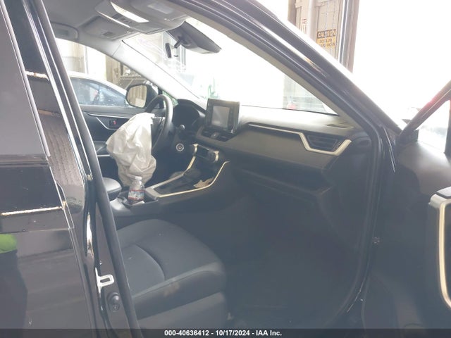 2T3G1RFV4NC283266 Toyota RAV4 LE