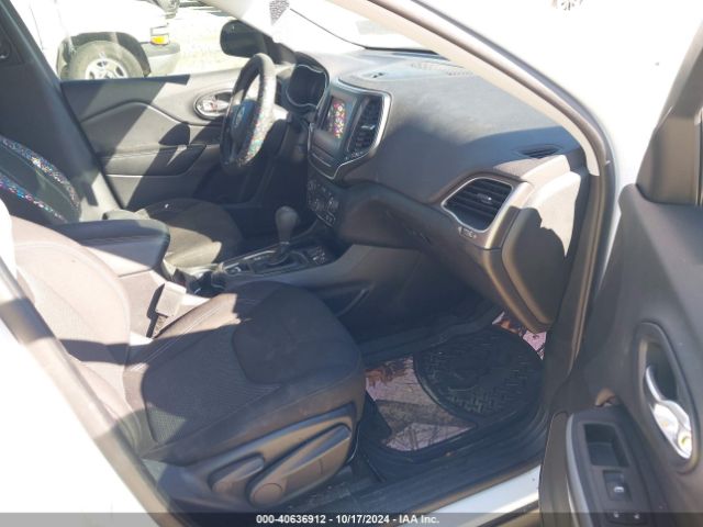 1C4PJLCB4KD134449 Jeep Cherokee Latitude Fwd