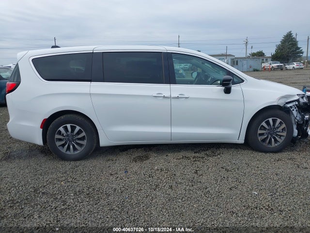 Chrysler Pacifica Hybrid Select 2024 2C4RC1S79RR156698 Image 13
