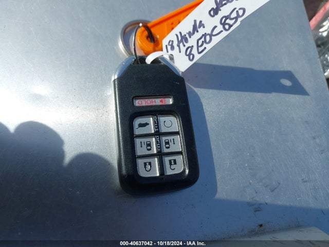 Honda Odyssey Touring 2018 5FNRL6H81JB103698 Image 11