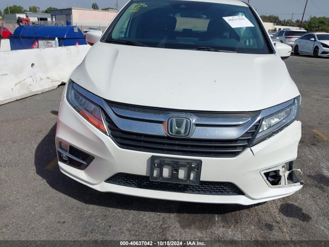 Honda Odyssey Touring 2018 5FNRL6H81JB103698 Image 12