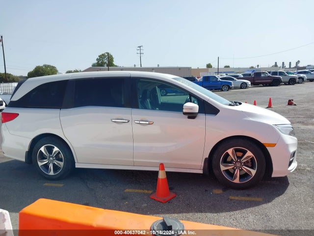 Honda Odyssey Touring 2018 5FNRL6H81JB103698 Image 13