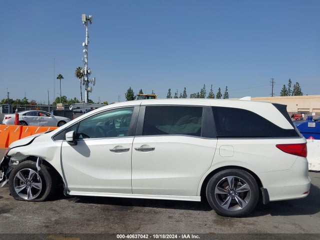 Honda Odyssey Touring 2018 5FNRL6H81JB103698 Image 14