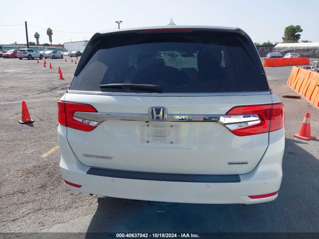 Honda Odyssey Touring 2018 5FNRL6H81JB103698 Image 16