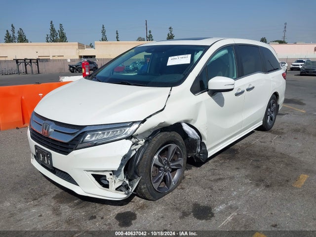 Honda Odyssey Touring 2018 5FNRL6H81JB103698 Image 2