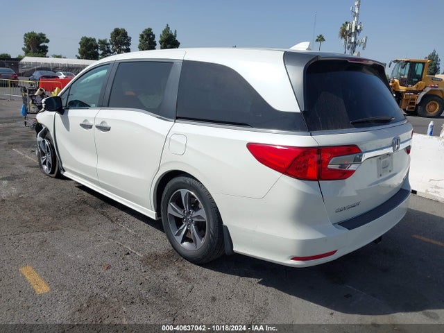 Honda Odyssey Touring 2018 5FNRL6H81JB103698 Image 3