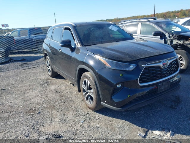 Toyota Highlander 2022 5TDGBRCH8NS556558 Image 1