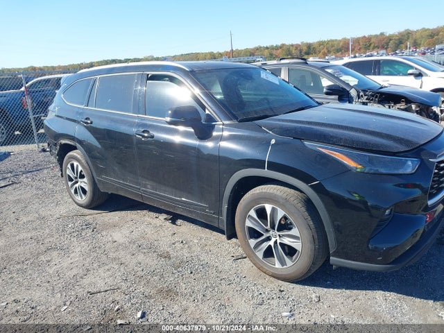 Toyota Highlander 2022 5TDGBRCH8NS556558 Image 13