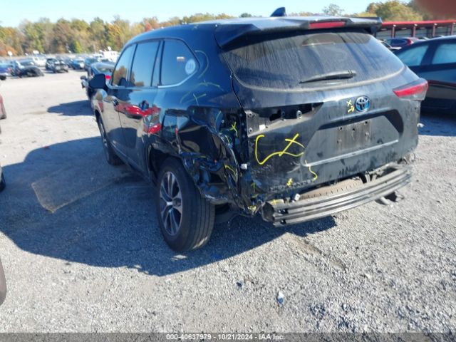 Toyota Highlander 2022 5TDGBRCH8NS556558 Image 3