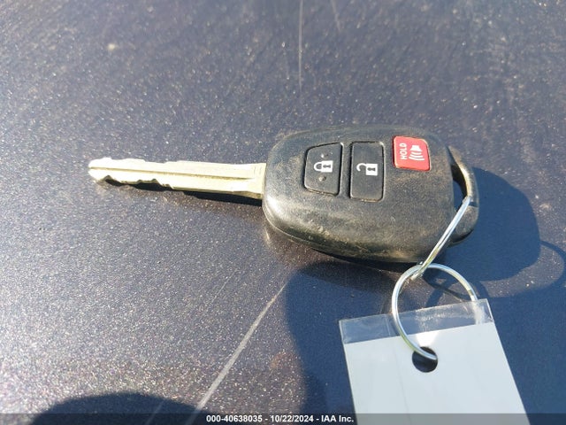 Toyota RAV4 LE 2016 JTMBFREV7GD197218 Image 11