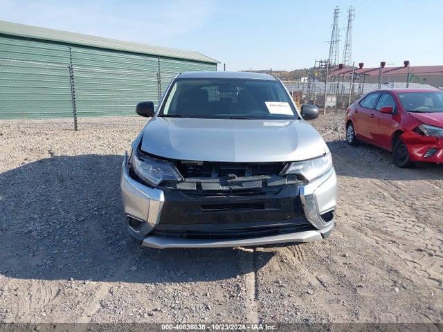 JA4AD2A35JJ001826 Mitsubishi Outlander Es