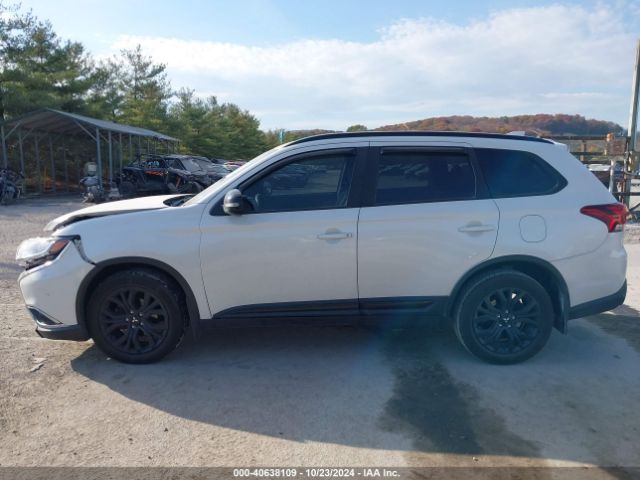 JA4AZ3A38JZ053699 Mitsubishi Outlander Le