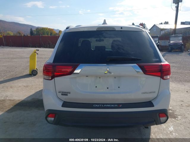 JA4AZ3A38JZ053699 Mitsubishi Outlander Le