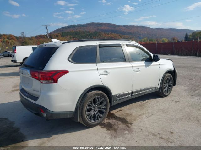 JA4AZ3A38JZ053699 Mitsubishi Outlander Le