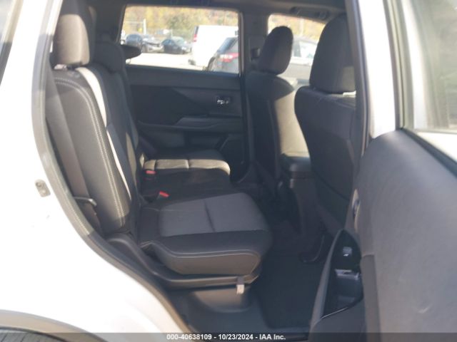 JA4AZ3A38JZ053699 Mitsubishi Outlander Le