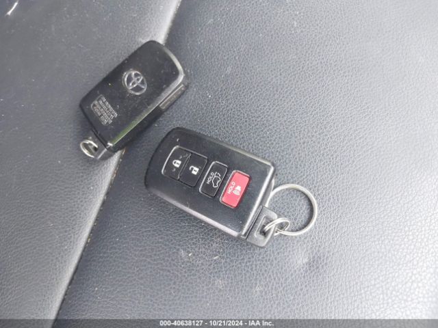 2T3JFREV5HW684904 Toyota RAV4 SE