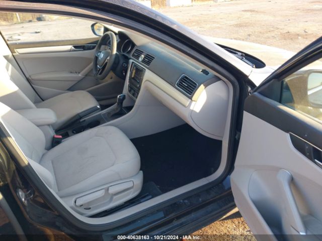 1VWAT7A35GC031750 Volkswagen Passat 1.8t S