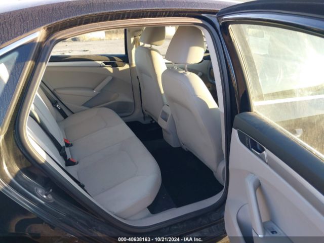 1VWAT7A35GC031750 Volkswagen Passat 1.8t S