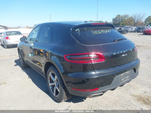2017 PORSCHE MACAN WP1AA2A52HLB83210 Photo 2