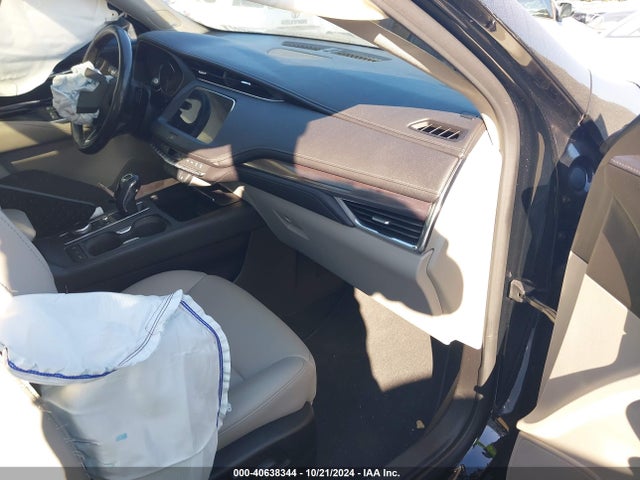 2019 CADILLAC XT4 1GYFZBR40KF135104 Photo 4