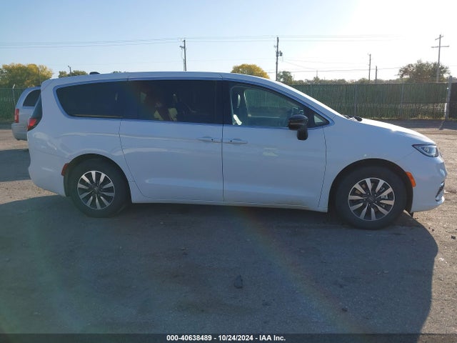 Chrysler Pacifica Hybrid Select 2024 2C4RC1S7XRR123709 Image 13