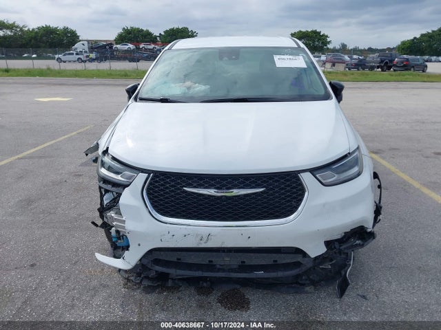 Chrysler Pacifica Touring L 2024 2C4RC1BG4RR106260 Image 12