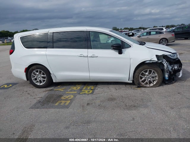 Chrysler Pacifica Touring L 2024 2C4RC1BG4RR106260 Image 13