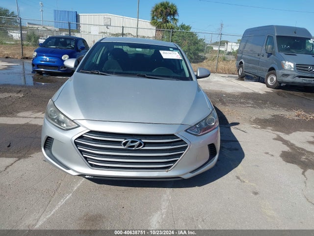 Hyundai ELANTRA SE 2018 5NPD74LF3JH235551 Image 13