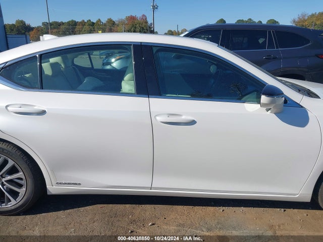 Lexus ES 300H 2022 58ADA1C1XNU017546 Image 13